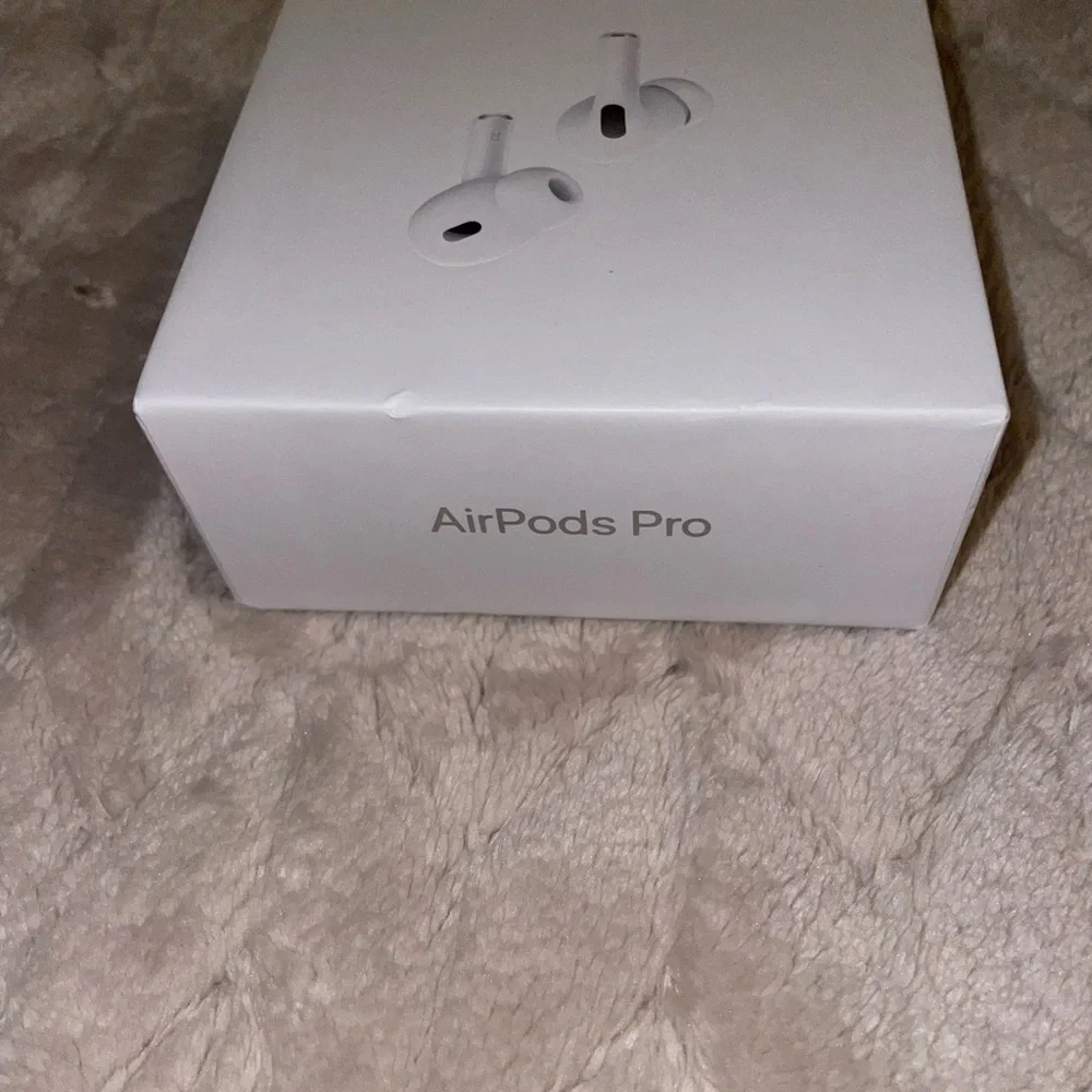 Apple White Earbuds with Charging Case